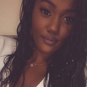 Meet your Posher, Daphney